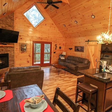 210 Cubs In The Treetops - Luxurious Cabin In Гетлинбург Екстериор снимка