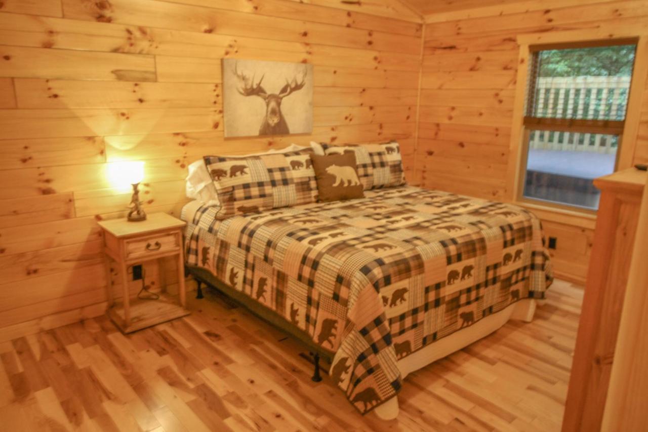 210 Cubs In The Treetops - Luxurious Cabin In Гетлинбург Екстериор снимка