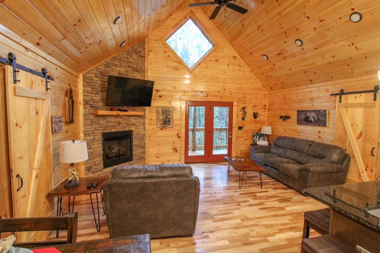 210 Cubs In The Treetops - Luxurious Cabin In Гетлинбург Екстериор снимка